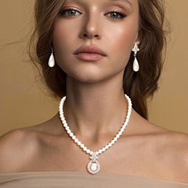 Round Pearl Pointed Pendant Necklace