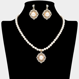 Vintage Pearl Pendant Necklace