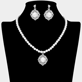 Vintage Pearl Pendant Necklace