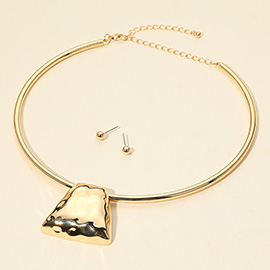 Geometric Metal Pendant Choker Necklace