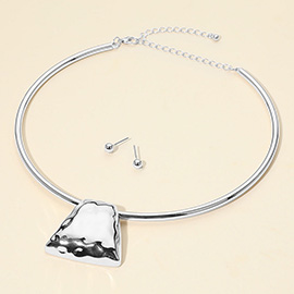 Geometric Metal Pendant Choker Necklace