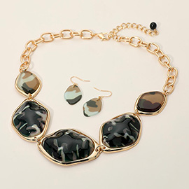 Chunky Bold Resin Pebble Plate Link Statement Necklace