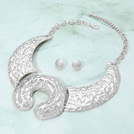 Bold Textured Metal Horseshoe Accent Statement Collar Necklace