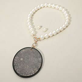 Bold Oval Resin Plate Pendant Accent Chunky Pearl Beaded Statement Necklace